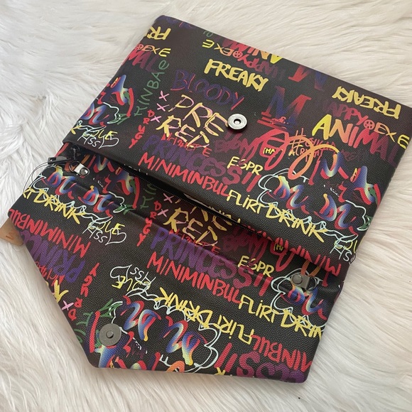 Graffiti Clutch - Picture 2 of 3